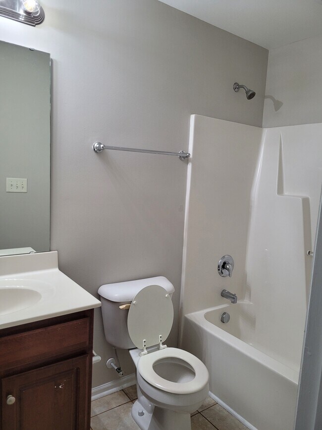 Building Photo - 117 Gatwick Ct