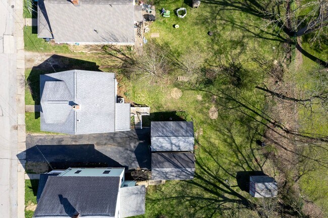 Building Photo - 809 Gasche St