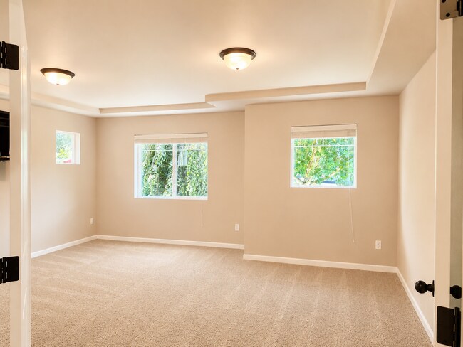 Building Photo - 3918 Southlake Dr SE