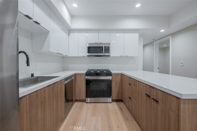 Building Photo - 10218 Fernglen Ave