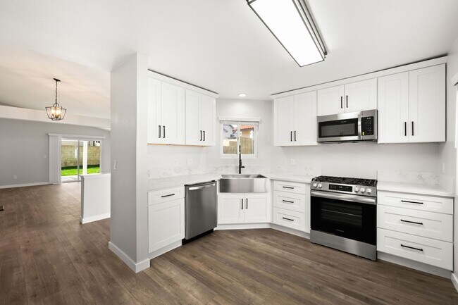 Building Photo - COMING SOON - Beautiful Highland Home