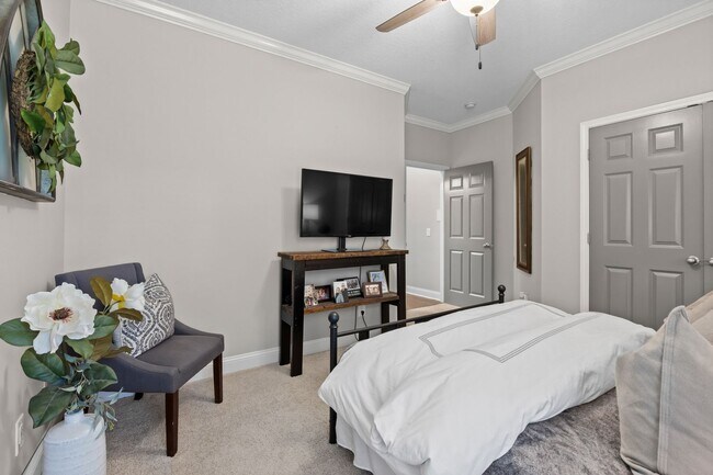 Building Photo - Richmond Hill's North Buckhead - Chastain ...