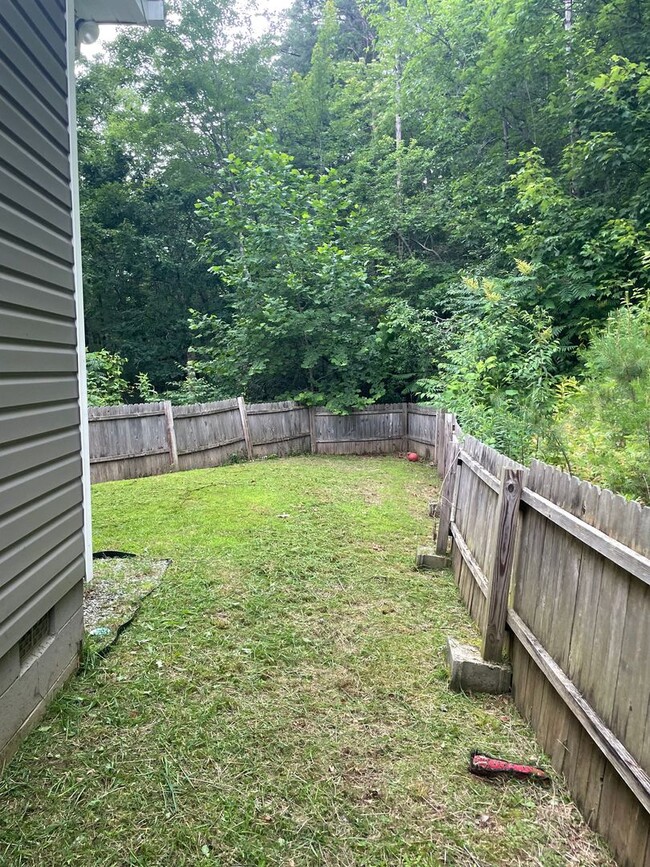 Building Photo - 2 Bedroom 1 Bathroom house