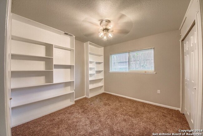 Building Photo - NE San Antonio 3 bedroom home in establish...