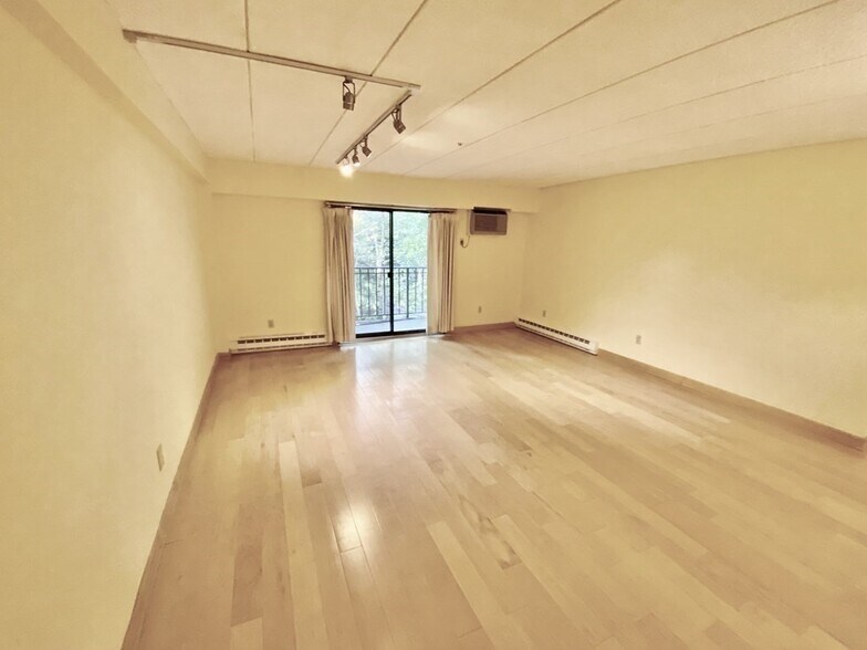 Building Photo - 135 Pleasant St