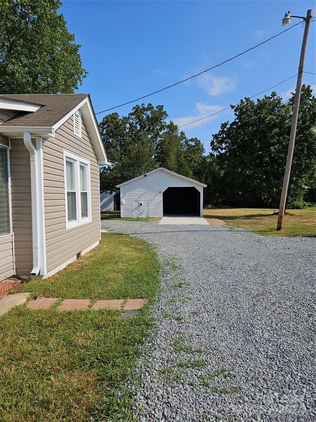 Building Photo - 17730 Old Beatty Ford Rd