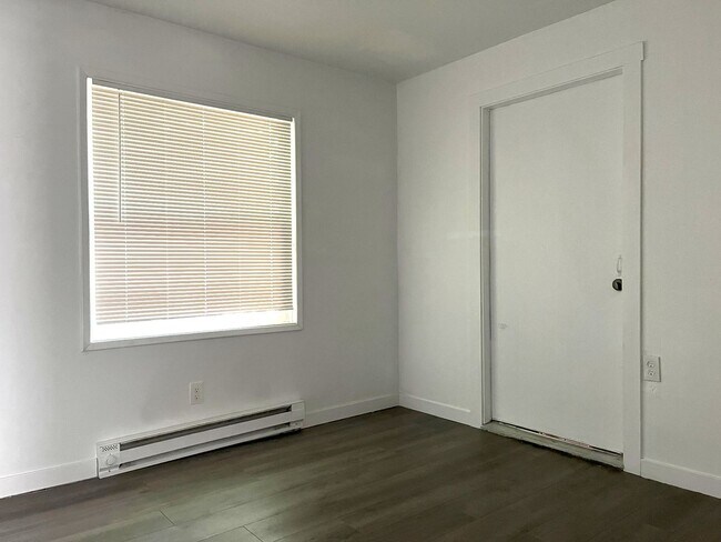 Building Photo - Modern 3-Bedroom Charmer with Bright Inter...