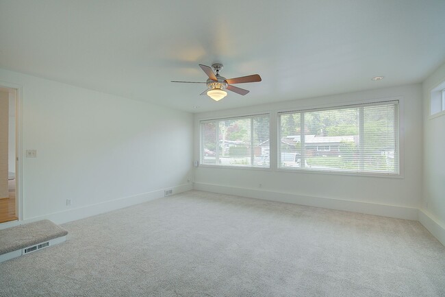 Building Photo - 3bd/1.5ba Mercer Island Home