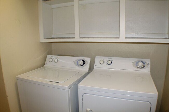 Building Photo - 7838 Williams Ave