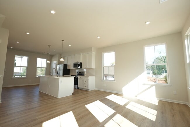 Primary Photo - A large spacious home in Arbor St!