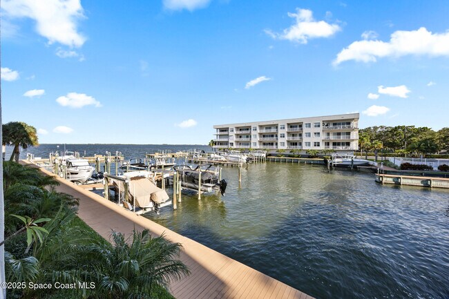 Building Photo - 540 S Banana River Dr