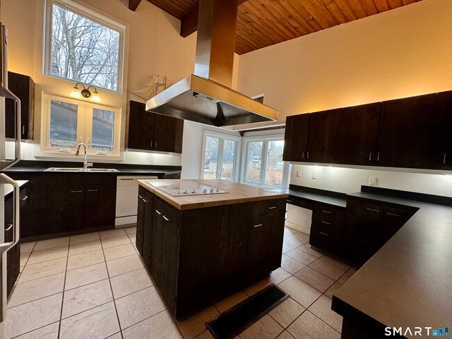 Building Photo - 860 Oakwood Rd