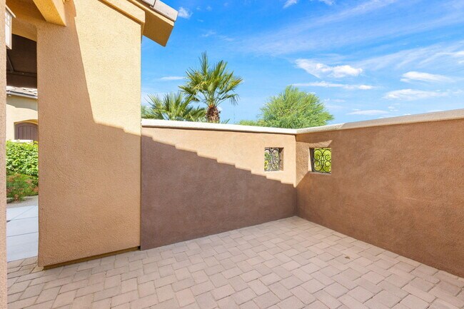 Building Photo - 52050 Rosewood Ln