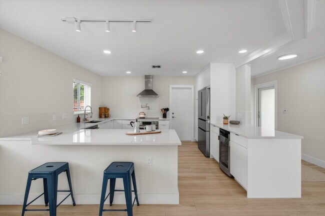 Building Photo - 802 Mallard Dr