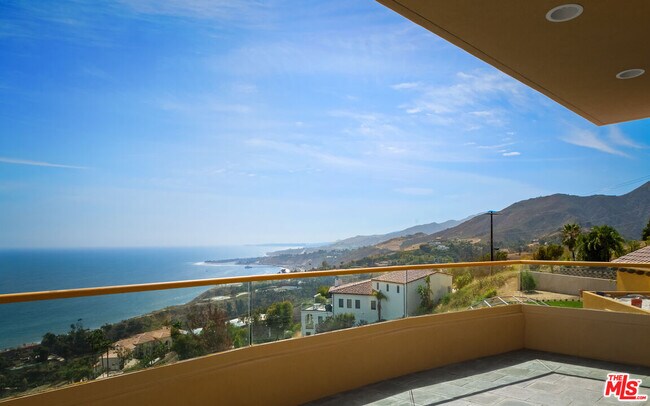 Building Photo - 3235 Rambla Pacifico St