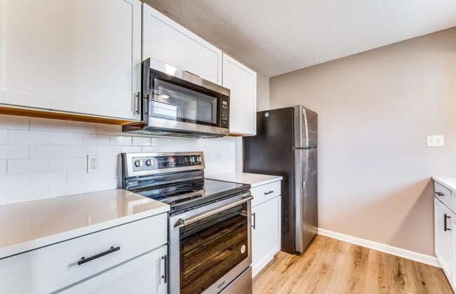 Building Photo - Spacious Single Family Home in South Wichita