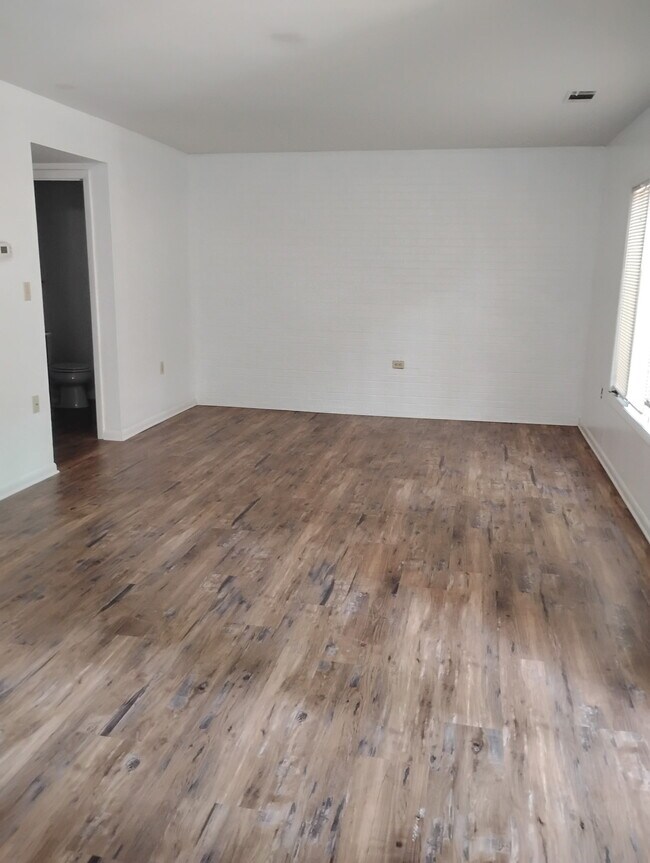 Spacious great room area - 334 Shenandoah Cir