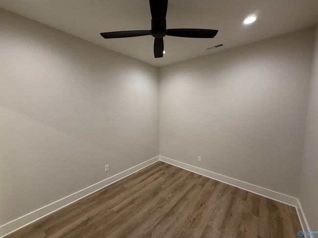 Building Photo - 14 Walnut St NE