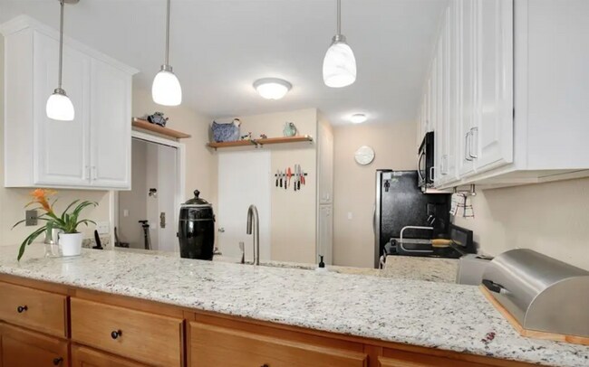Primary Photo - 2 Bed, 2 Bath Condo-Triana complex in Bank...