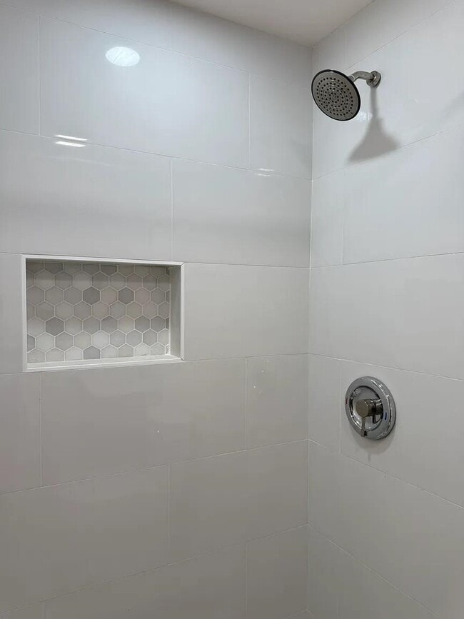 Building Photo - 1919 Willow Ave