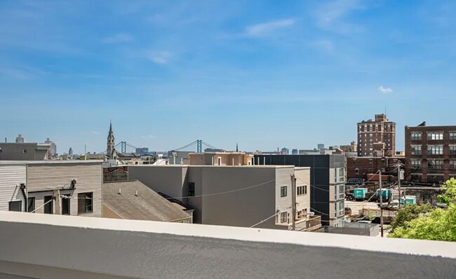 Building Photo - 1546 N Darien St