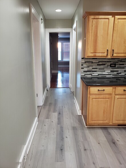 Building Photo - 938 N Parkside Ave