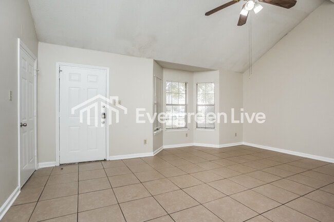 Building Photo - 5841 Hickory Cmns