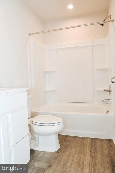 Building Photo - 118 Charlotte St