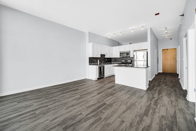 Building Photo - 1600 S Indiana Ave