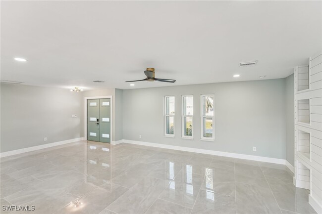 Building Photo - 3701 SE 17th Pl