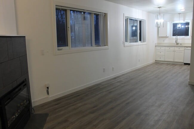 Building Photo - 890 Blind Nick Dr