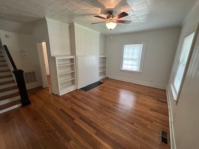 Building Photo - 1300 Green St