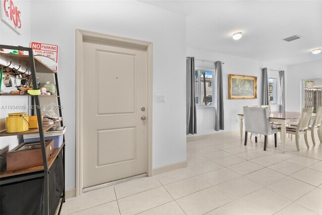 Building Photo - 1270 NW 3rd Ln