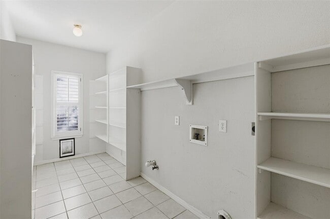 Building Photo - 5813 Miramonte Dr