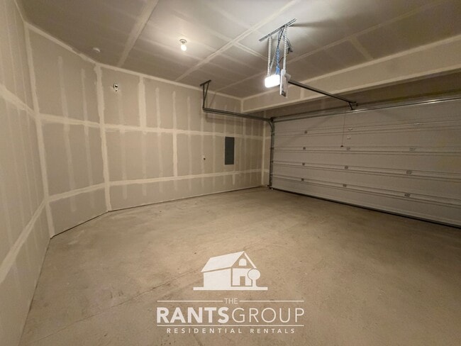 Building Photo - Leah's Landing