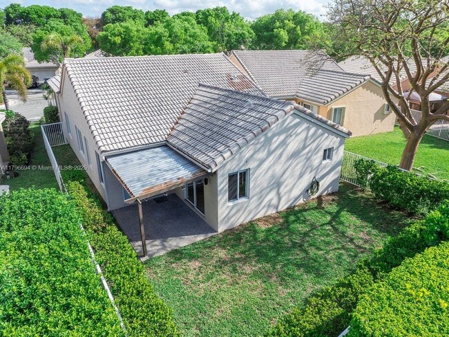 Building Photo - 4013 Pine Ridge Ln