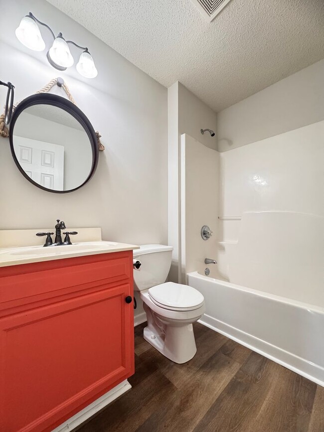 Building Photo - 2BR 2BA One Level Townhome with Garage