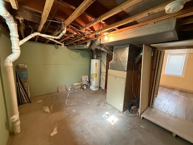 Building Photo - Three Bedroom, Two Bathroom Home! One car garage!