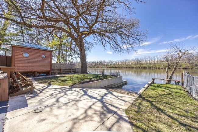 Building Photo - 3341 E 2059th Rd