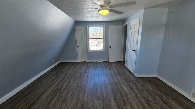 Building Photo - 1303-1305 Wolford Rd