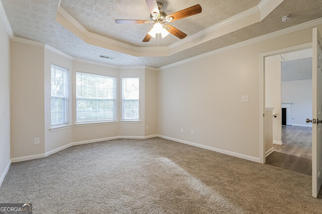 Building Photo - 2000 Redwood Trace