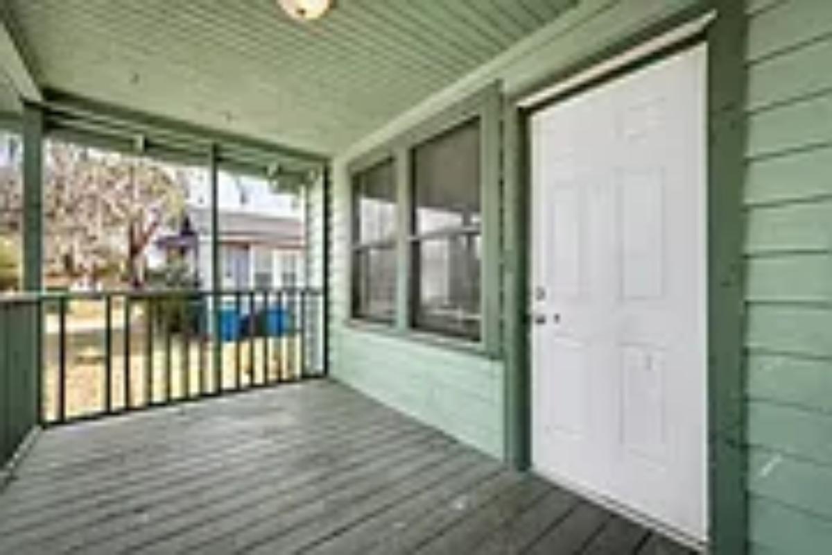 Building Photo - 250 Vernis Ave