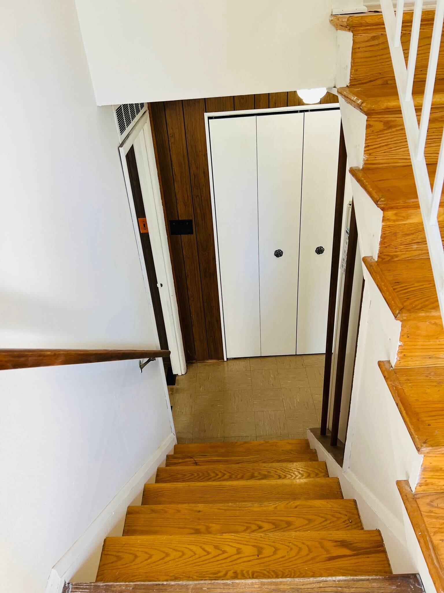 Building Photo - 1405 Pleasant Valley Dr