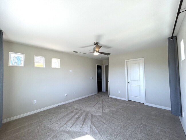 Building Photo - AVAILABLE NOW!! GORGEOUS 2 Bed 2.5 Bath Condo in La Quinta!