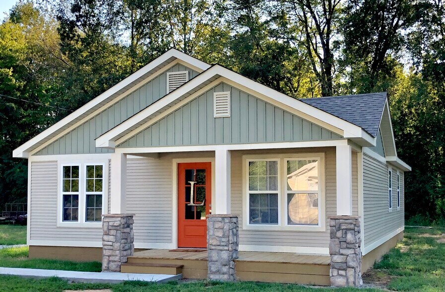 Primary Photo - 80 Villa Lane