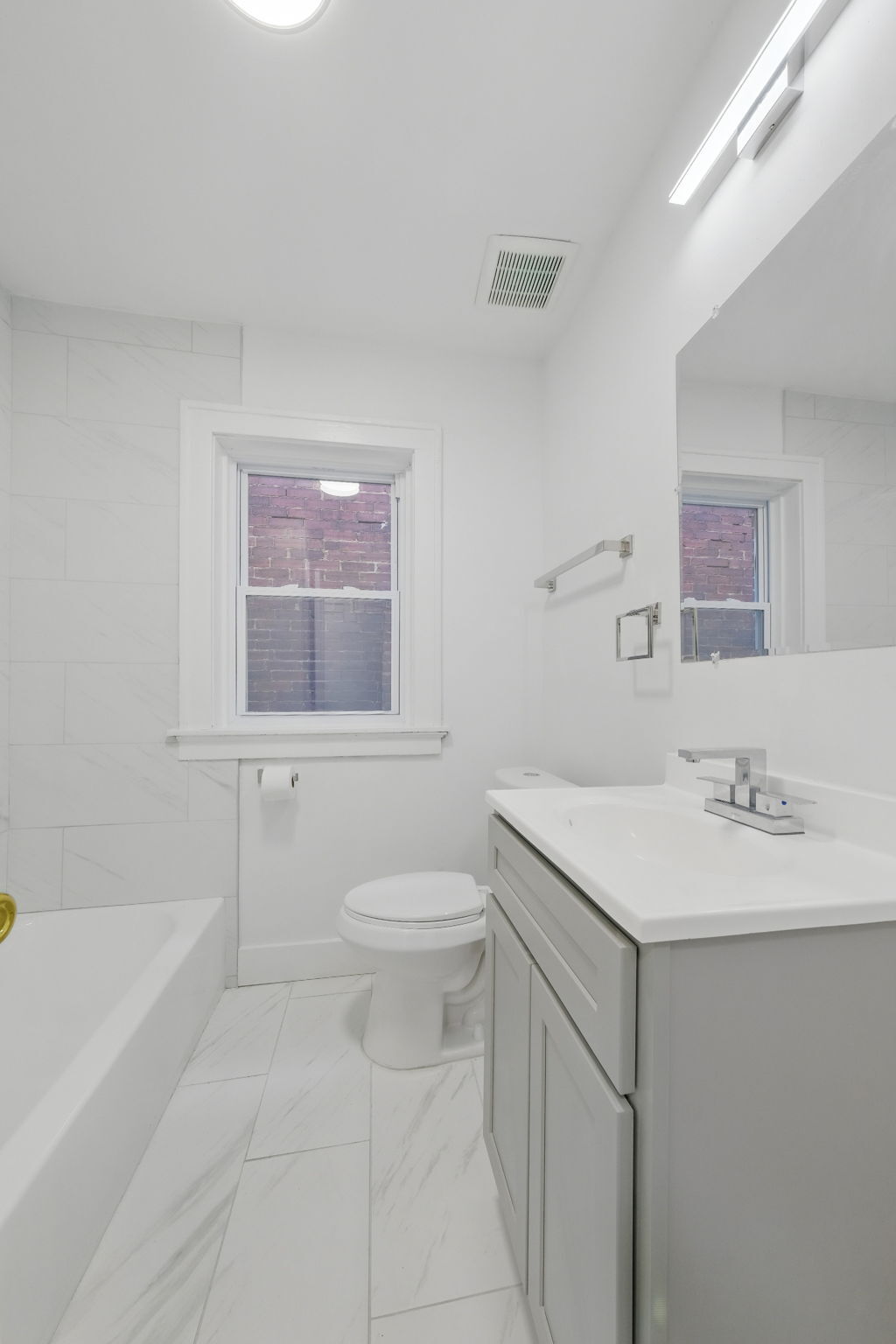Bathroom - 3218 California Ave