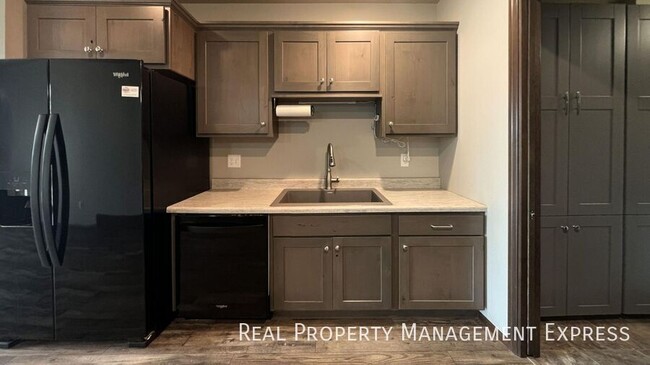 Building Photo - Modern 3 Bed, 2.5 Bath with Loft | Located...