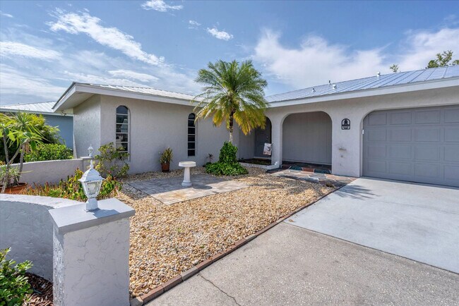 Building Photo - 917 Conecta Dr