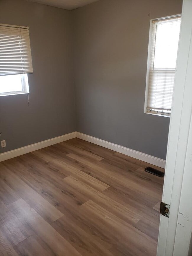 Bedroom - 1007 6th Ave