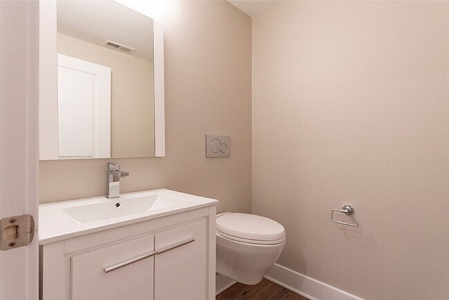 Building Photo - Three Bedroom Point Breeze Townhome w Roof Deck!